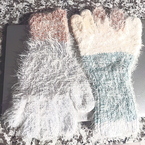 Women's Handmade Gloves - Picture 1 of 3